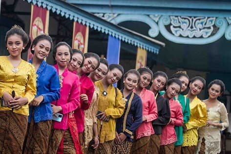 kebaya_resmi_diakui_unesco_sebagai_warisan_budaya_takbenda_kemanusiaan