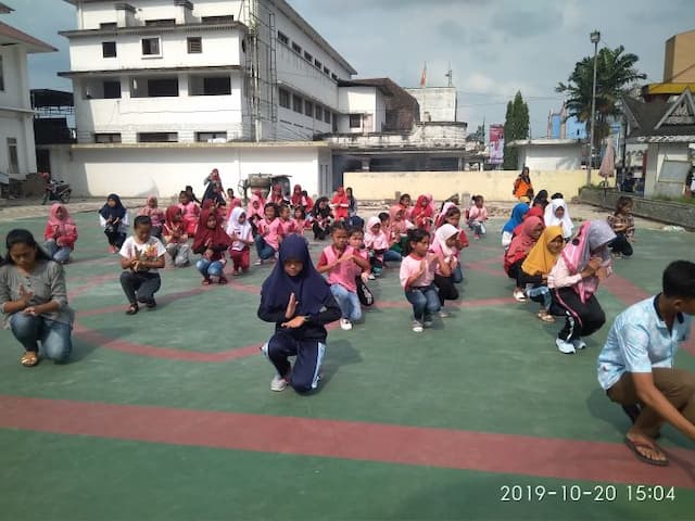 keberagaman_yang_indah_di_flash_mob_totor_sombah_didominasi_penari_pujakesuma_dan_toba