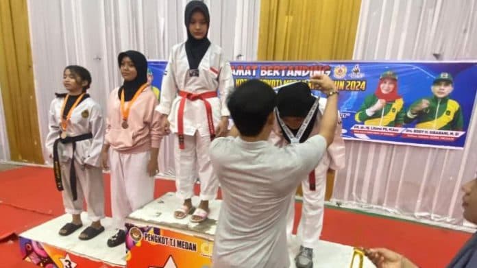 kecamatan_medan_deli_juara_umum_taekwondo_porkot_medan
