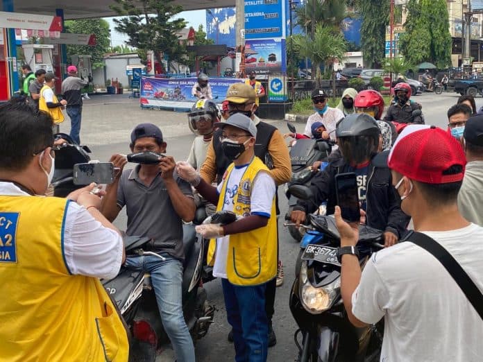 kecamatan_medan_marelan_dan_lions_club_bagi_masker