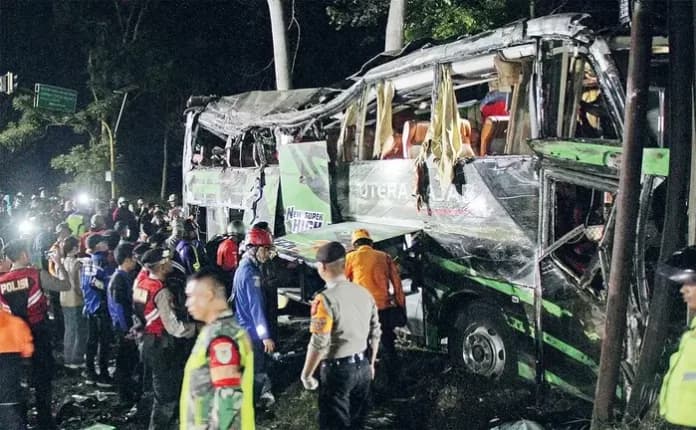 kecelakaan_bus_rombongan_pelajar_sopir_terancam_12_penjara