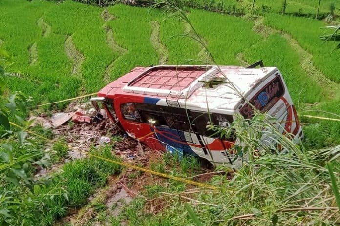 kecelakaan_bus_tewaskan_20_jemaah_pakistan_10_kritis