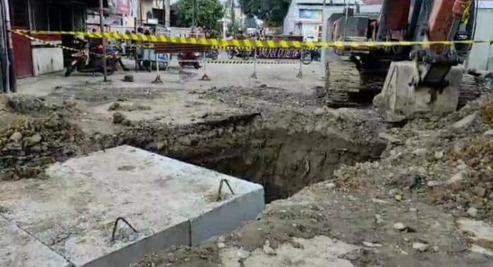 kecelakaan_proyek_drainase_di_medan_janggal_crane_menghilang_kapolsek_patumbak_tanya_kasat_reskrim