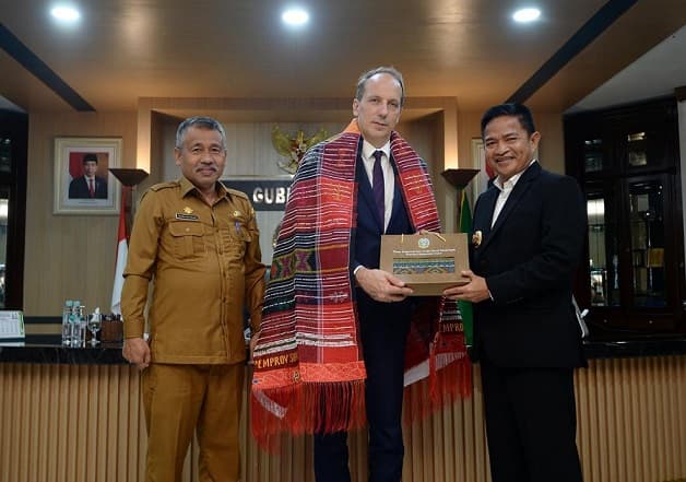 kedatangan_duta_prancis_pj_gubernur_sumut_rugi_kalau_tidak_berkunjung_ke_danau_toba