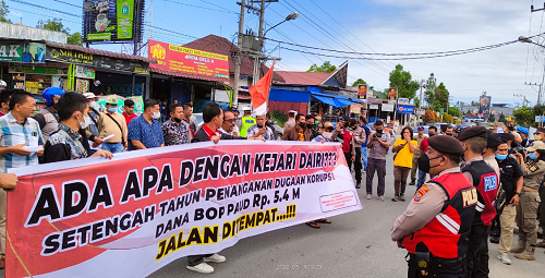 kejari_dairi_kembali_didemo_terkait_dugaan_korupsi_dana_paud_rp54_m