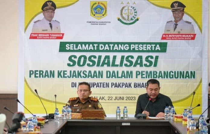 kejari_dairi_sosialisasikan_peran_kejaksaan_dalam_pembangunan_di_pemkab_pakpak_bharat