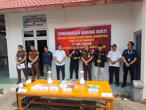 kejari_dan_bnn_musnahkan_barang_bukti_narkotika_dari_28_perkara