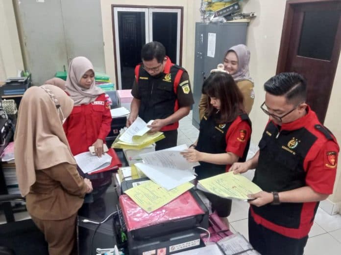 kejari_deli_serdang_geledah_kantor_dinas_kesehatan_sejumlah_dokumen_disita