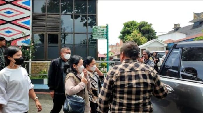 kejari_eksekusi_3_terpidana_kasus_dugaan_korupsi_di_disdukcapil_karo