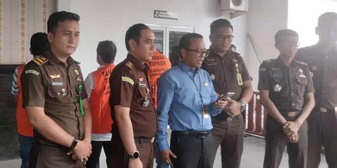 kejari_labusel_tahan_tiga_tersangka_dugaan_korupsi_pembangunan_puskesmas_aek_batu