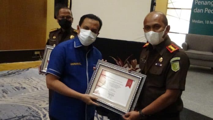 kejari_medan_dapat_penghargaan_dari_jampidum_kejagung_ri