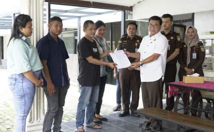 kejari_medan_hentikan_kasus_penganiayaan_melalui_rj