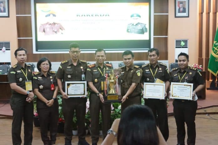kejari_medan_raih_juara_i_kinerja_terbaik_di_bidang_intelijen_dan_pidsus