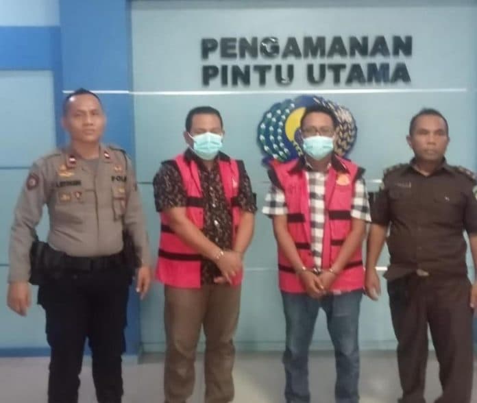 kejari_medan_tahan_2_tersangka_korupsi_kredit_fiktif_unit_bri_kutalimbaru