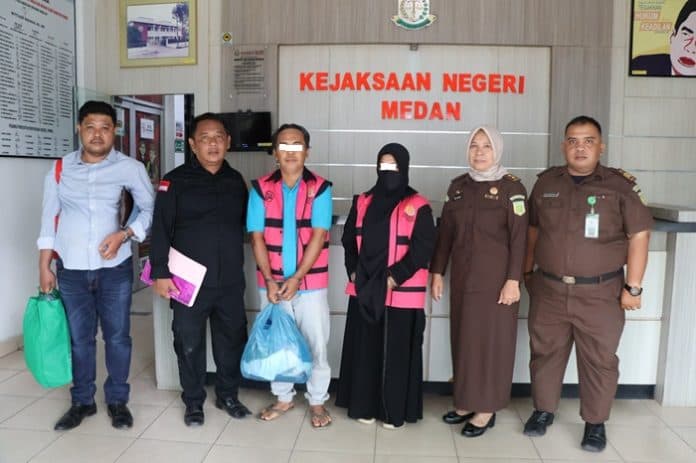 kejari_medan_tahan_3_mantan_pejabat_uinsu_yang_diduga_korupsi_dana_blu