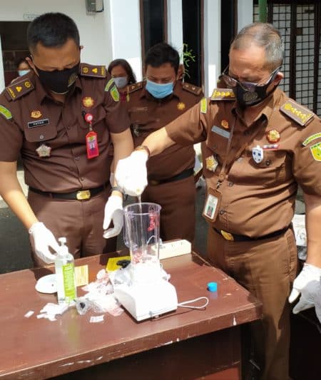 kejari_siantar_musnahkan_barang_bukti_113_perkara