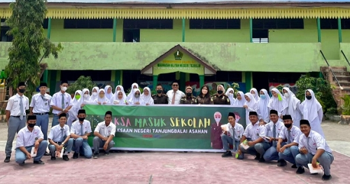kejari_sosialisasikan_bahaya_narkoba_bagi_pelajar_di_man_tanjungbalai