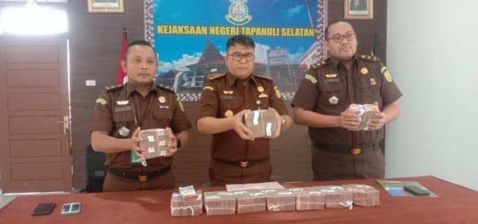 kejari_tapsel_tetapkan_dua_tersangka_dugaan_korupsi_di_koni