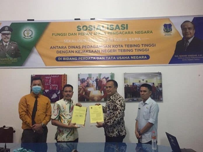 kejari_tebing_tinggi_dan_disperindag_teken_mou_dampingan_hukum