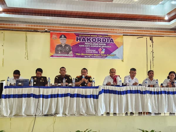 kejari_toba_berikan_penyuluhan_hukum_pada_jajaran_kepala_sekolah
