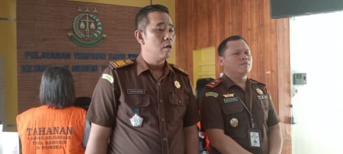 kejari_toba_tetapkan_tiga_orang_tersangka_kasus_dugaan_korupsi_dana_bos_di_smk_tri_surya