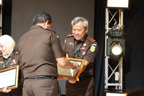 kejati_sumut_peringkat_iii_satker_berkinerja_terbaik_di_musrenbang_kejaksaan_ri_2024
