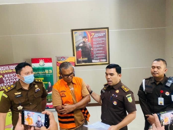 kejatisu_amankan_dpo_mantan_kasi_hak_atas_tanah_dan_pendaftaran_tanah_bpn_madina