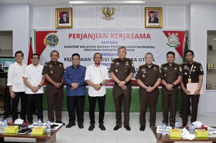 kejatisu_kanwil_bpn_sumut_tandatangani_mou_penyitaan_aset_tanah_kasus_korupsi