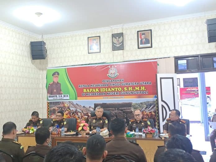 kejatisu_kunker_ke_pulau_nias_untuk_menjaga_kekompakan_antar_kejaksaan