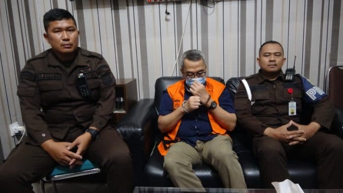 kejatisu_ringkus_buron_perkara_korupsi_rp32_m_bank_syariah_mandiri_perdagangan_simalungun