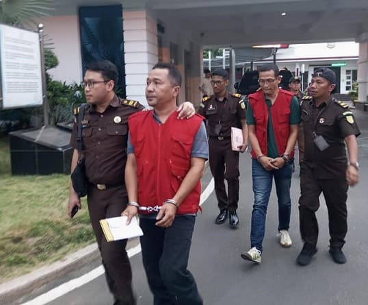 kejatisu_tahan_2_tersangka_kasus_dugaan_korupsi_rehabilitasi_sarpras_sekolah