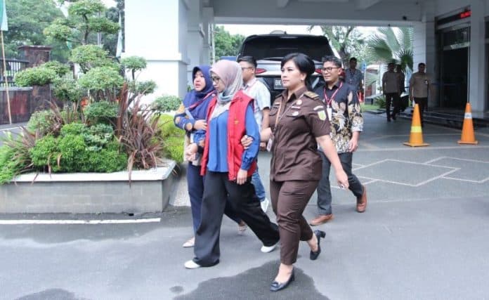 kejatisu_tahan_5_tersangka_dugaan_korupsi_smart_airport_bandara_kualanamu
