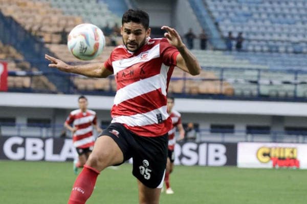 kejutan_madura_united_junior_brandao_dilepas_sebagai_pemain_pinjaman