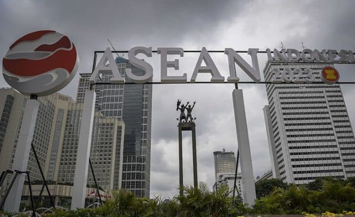 keketuaan_asean_indonesia_berada_pada_titik_sejarah_penting