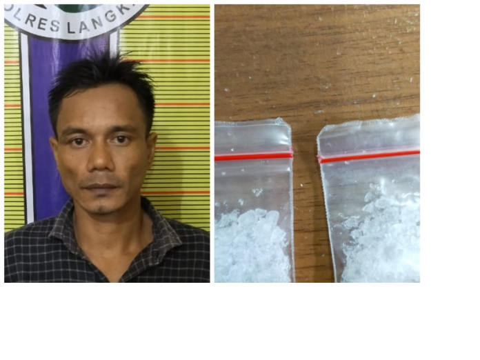 keluar_dari_kamar_mandi_pemilik_narkoba_ditangkap