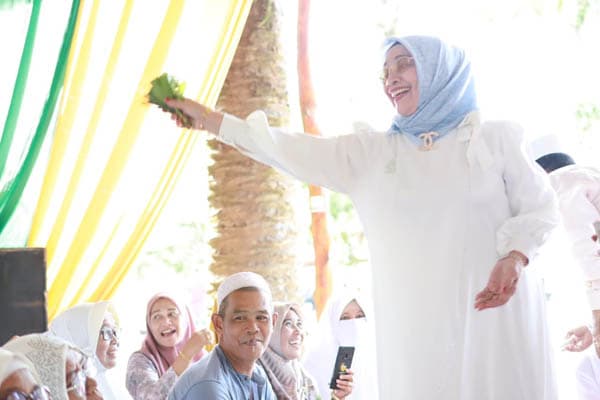 keluarga_alm_h_mahmud_siregar_gelar_acara_tepung_tawar_jch_dari_4_kecamatan