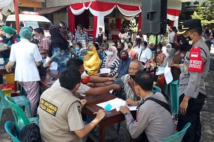 keluarga_alumni_budi_mulia_siantar_gelar_vaksinasi_massal_poldasu_salurkan_baksos