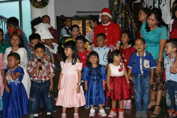 keluarga_besar_rs_martha_friska_medan_gelar_perayaan_natal