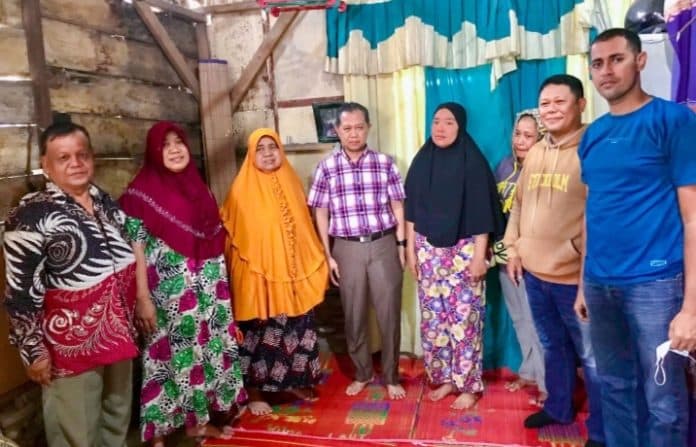 keluarga_buruh_bongkar_muat_di_tanjungbalai_terima_tali_asih