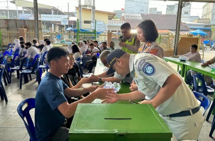 keluarga_korban_kecelakaan_ka_di_tebing_tinggi_terima_santunan_jasa_raharja