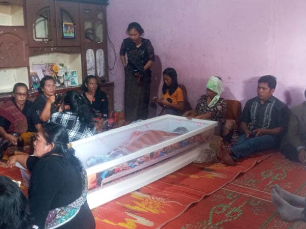 keluarga_kpps_sidikalang_yang_meninggal_terima_santunan_rp46_juta_dari_kpu