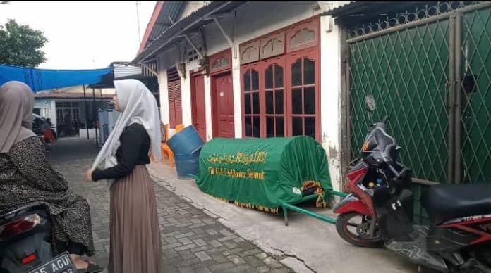 keluarga_masih_menunggu_jenazah_dameriahta_di_rs_pemakaman_direncanakan_malam_ini