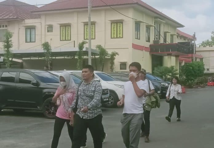 keluarga_wartawan_yang_rumahnya_terbakar_di_karo_buat_laporan_ke_polda_sumut