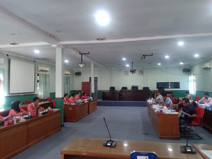 keluhan_kadis_capil_terhadap_bawahannya_dibahas_di_raker_komisi_i_dprd_dengan_bkpsdm