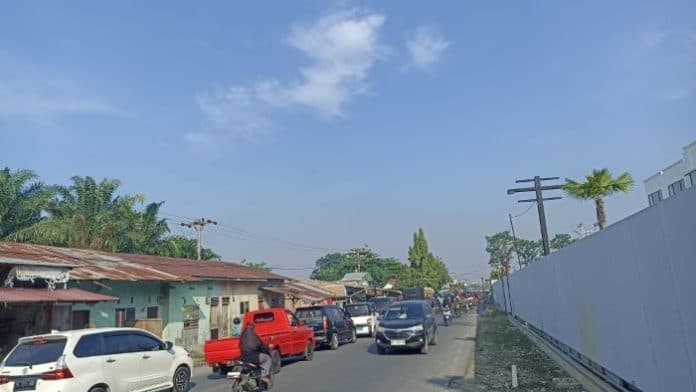 kemacetan_di_simpang_metrologi_capai_1_kilometer_pengendara_mengeluh