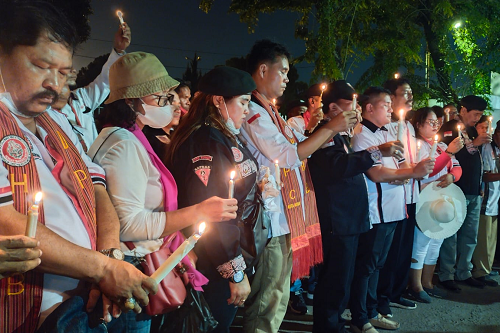 kematian_joshua_hutabarat_sarat_kejanggalan_massa_hbb_aksi_nyalakan_lilin_di_medan