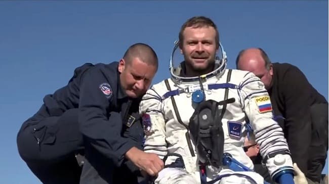 kembali_ke_bumi_setelah_syuting_12_hari_di_antariksa