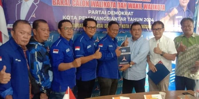 kembalikan_formulir_pendaftaran_ke_demokrat_kurnia_reinward_siantar_sedang_sakit