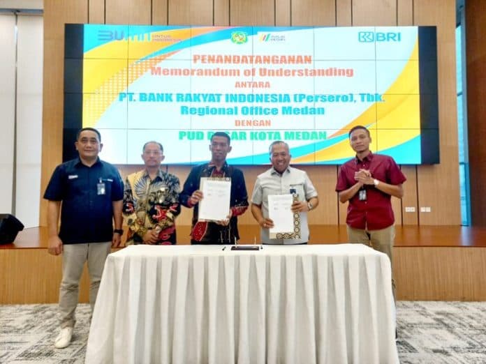 kembangkan_ekosistem_digital_di_pasar_tradisional_pud_pasar_medan_dan_bank_bri_teken_mou