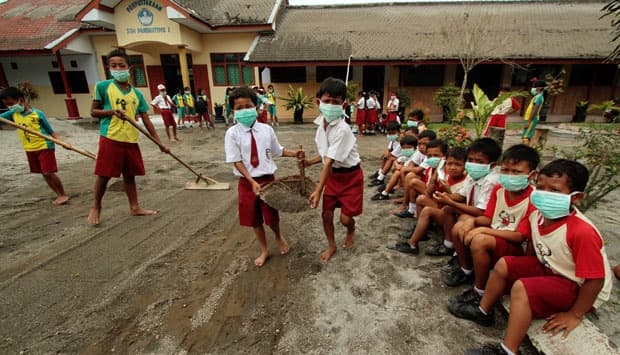 kemdikbud_berencana_buka_sekolah_bulan_juli_guru_dan_siswa_dikhawatirkan_tertular_corona